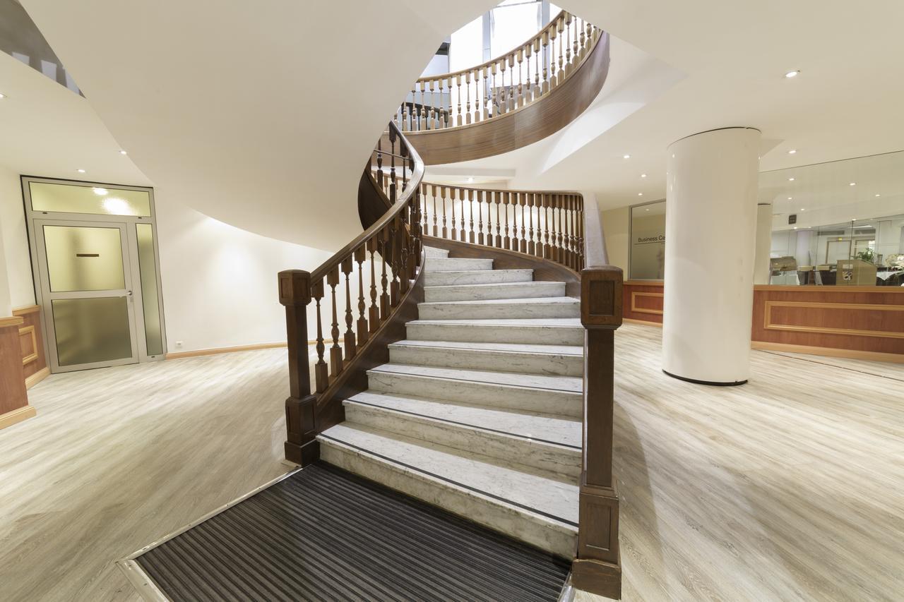 โรงแรมอนันตรา พลาซา ไนซ์ นีซ ภายนอก รูปภาพ The staircase in the main entrance