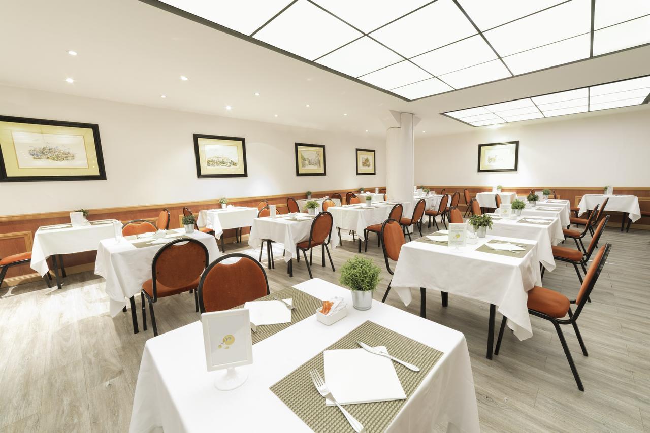 โรงแรมอนันตรา พลาซา ไนซ์ นีซ ภายนอก รูปภาพ 3D rendering of a restaurant